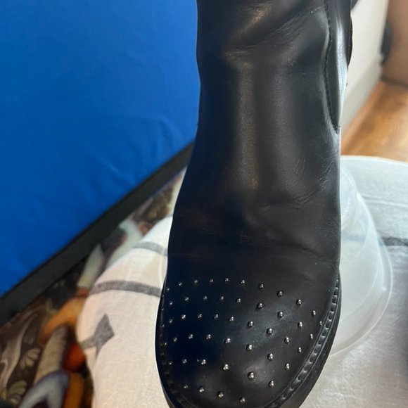 SOLD! Black leather booties, Size 9 - Picture 3 of 11
